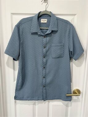 Men’s L-XL Textured Button-Up Shirt